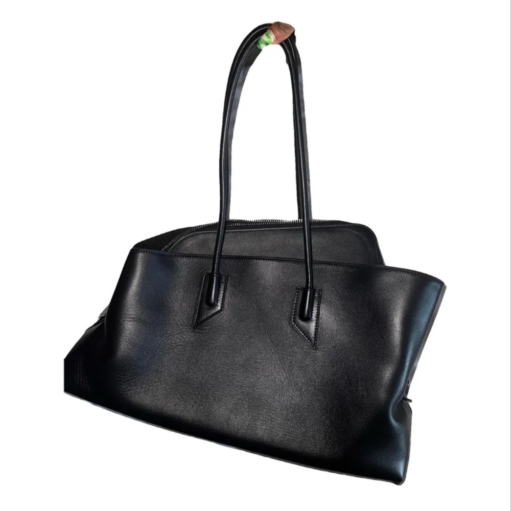 The Attico 'LA PASSEGGIATA MEDIUM'' BLACK TOP HANDLE
